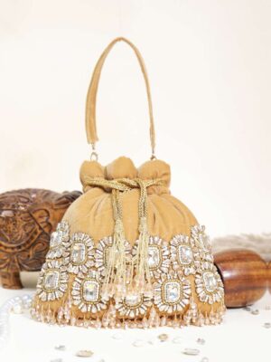 Kundan Potli: A Blend of Grace and Grandeur