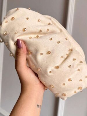 Chic & Soft – The Suede Cloud Bag You’ll Love
